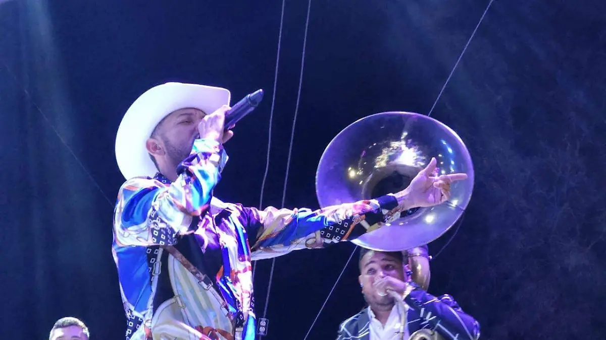 Toño Lazárraga banda carnavales